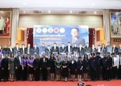 ดร.ถาวร พลีดี ผอ.สกร.ประจำจังหวัดอุบลราชธานี นำคณะผู้บริหาร ร่วมต้อนรับ นายประเสริฐ จันทรรวงทอง รัฐมนตรีว่าการกระทรวงศึกษาธิการ พร้อมนำเสนอกิจกรรมส่งเสริมการเรียนรู้ในด้านวิชาการ และทักษะอาชีพ ในการประชุมสัมนาทางวิชาการ และการประชุมใหญ่สามัญประจำปี 2568 สมาคมกรรมการสถานศึกษาขั้นพื้นฐานแห่งประเทศไทย ณ ห้องประชุมโรงเรียนเบ็ญจะมะมหาราช จังหวัดอุบลราชธานี